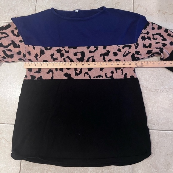 Blue Leopard colorblocked sweater sz Large - Picture 7 of 7